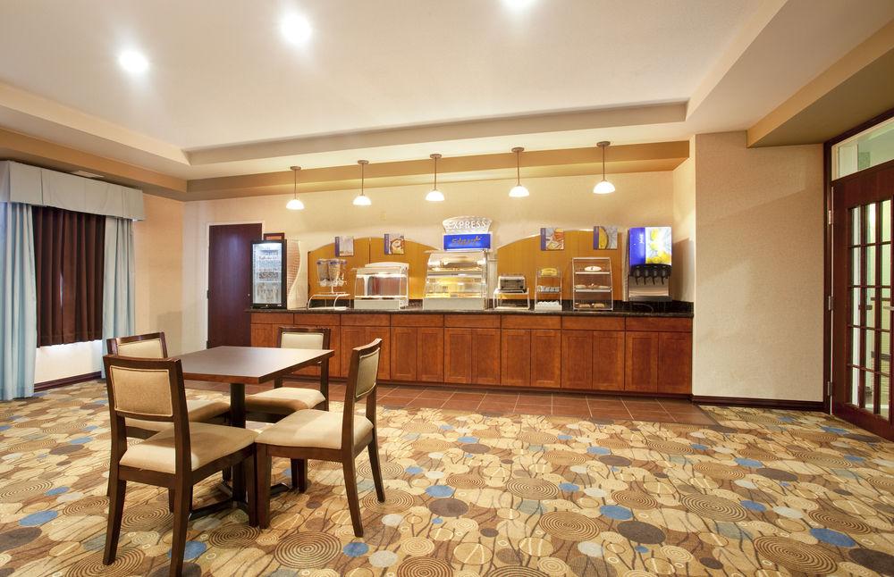Pike Inn Le Roy - Bloomington Southeast Area Εξωτερικό φωτογραφία